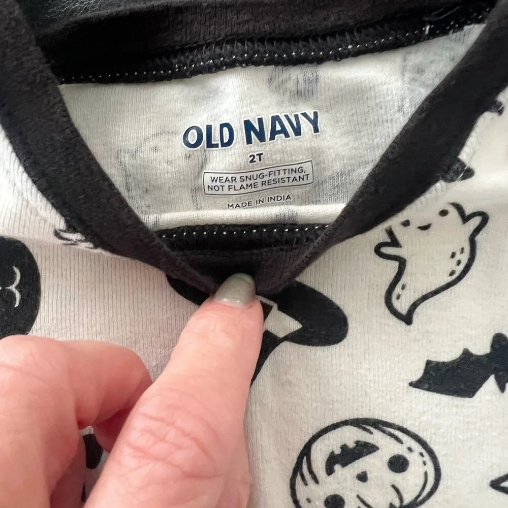 Old Navy Halloween Pajama Sets in 2T
